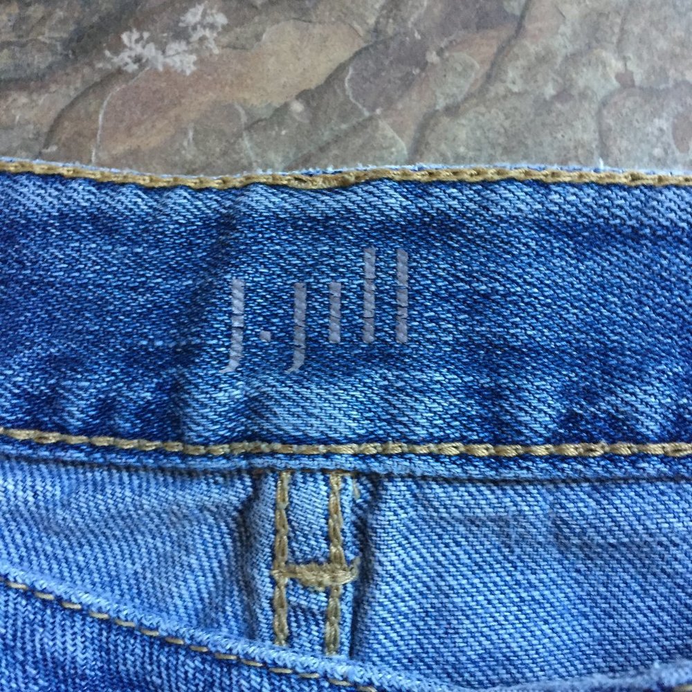 Straight-Fit Boyfriend Jeans - Picture 10 of 16